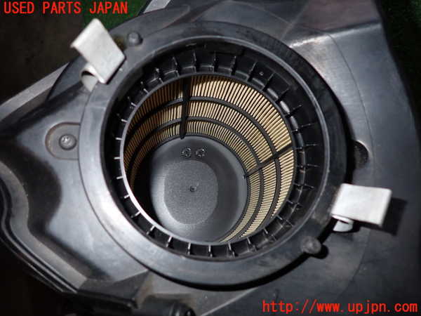 2UPJ-19042560]アウディ・S4 アバント(8KCGWF)エアクリーナーボックス 中古_m0005.jpg