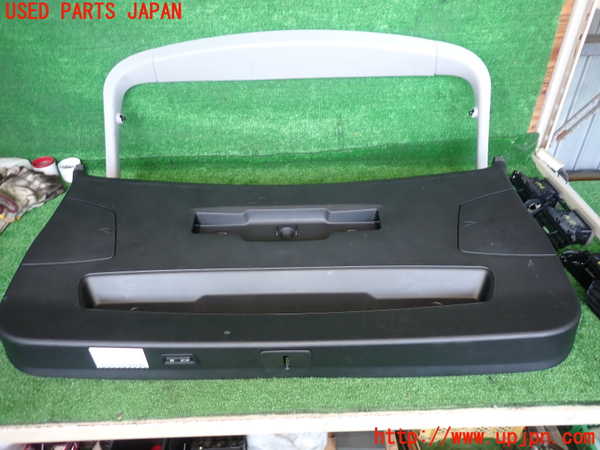 5UPJ-19061578]BMW X1 F48(HT20)バックドア内張り 中古_m0001.jpg