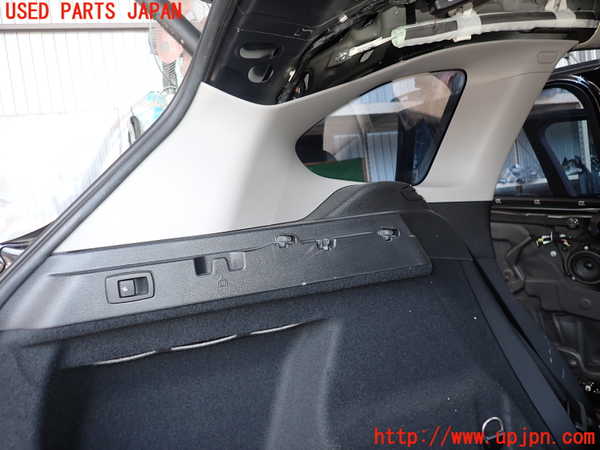 5UPJ-19067680]BMW X1 F48(HT20)左リアピラートリム 中古_m0002.jpg
