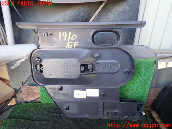 5UPJ-19101234]ジープラングラー アンリミテッド(JK38L)右前ドア内張り 中古_m0002.jpg