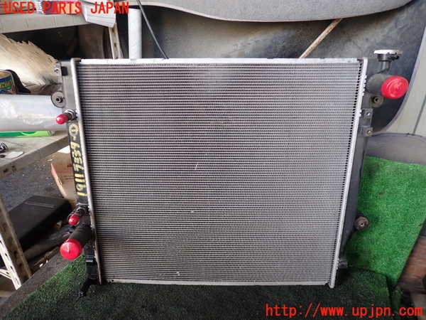 5UPJ-19112321]ハイラックスサーフ(TRN215W)ラジエーター1 中古_m0001.jpg
