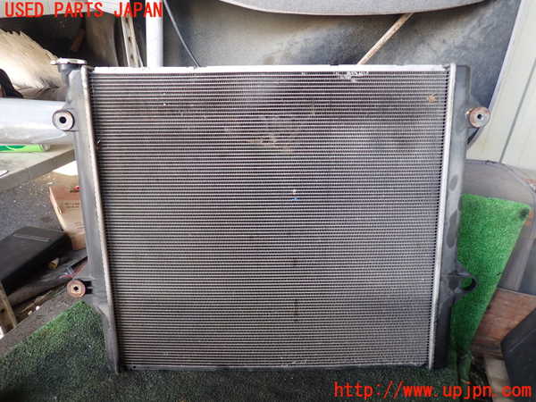 5UPJ-19112321]ハイラックスサーフ(TRN215W)ラジエーター1 中古_m0002.jpg