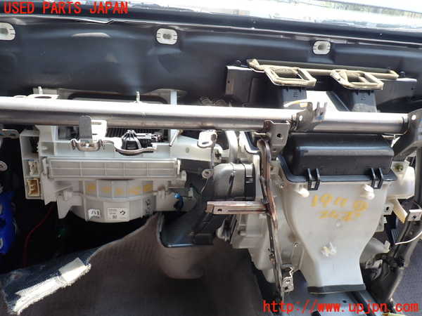 5UPJ-19116081]ハイラックスサーフ(TRN215W)エバポレーター1 中古_m0001.jpg