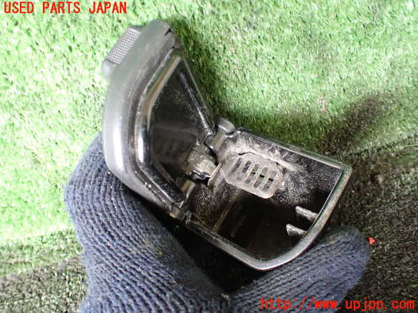 5UPJ-19117821]ハイラックスサーフ(TRN215W)灰皿1 中古_m0002.jpg