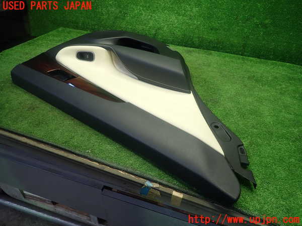 5UPJ-19121324]クラウン ロイヤル ハイブリッド(AWS210)左後ドア内張り 中古_m0003.jpg
