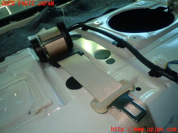 5UPJ-19127135]クラウン ロイヤル ハイブリッド(AWS210)真中2列目シートベルト 中古_m0002.jpg