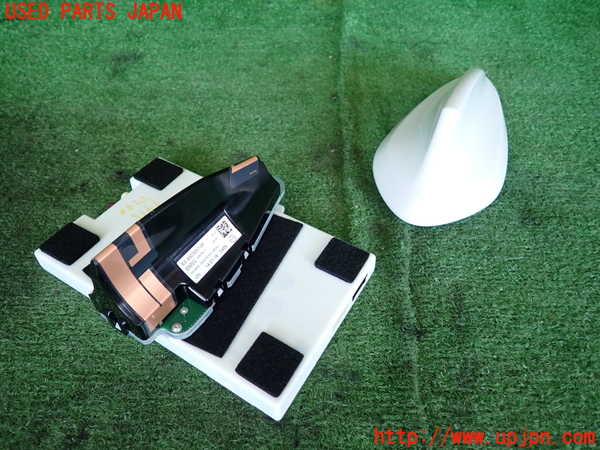 5UPJ-19156550]BMW 420i グランクーペ(4D20)(F36)アンテナ 中古_m0002.jpg