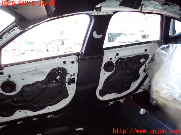 5UPJ-19157665]BMW 420i グランクーペ(4D20)(F36)右センターピラートリム 中古_m0001.jpg