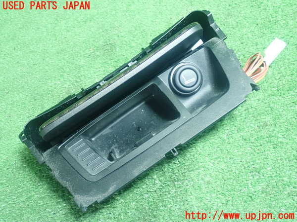 2UPJ-19207821]BMW 130i E87 1シリーズ(UD30)灰皿1 中古_m0002.jpg
