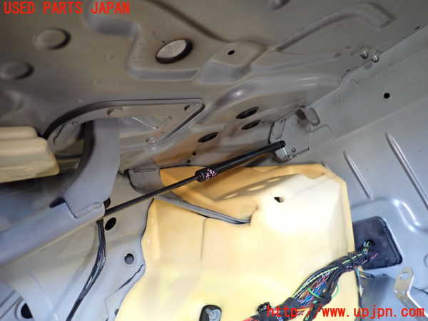 1UPJ-19211506]BMW 640i クーペ(LW30C)(F13)トランクダンパー 中古_m0002.jpg