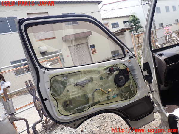 5UPJ-19231260]ハイエースワゴン100系(KZH100G)左前ドア 43R-00034 中古_m0004.jpg