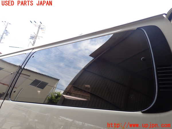 5UPJ-19231382]ハイエースワゴン100系(KZH100G)左クォーターガラス M2A45 中古_m0001.jpg