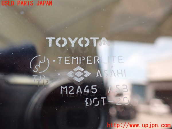 5UPJ-19231382]ハイエースワゴン100系(KZH100G)左クォーターガラス M2A45 中古_m0003.jpg