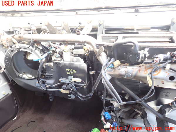 5UPJ-19236081]ハイエースワゴン100系(KZH100G)エバポレーター1 (フロント) 中古_m0001.jpg