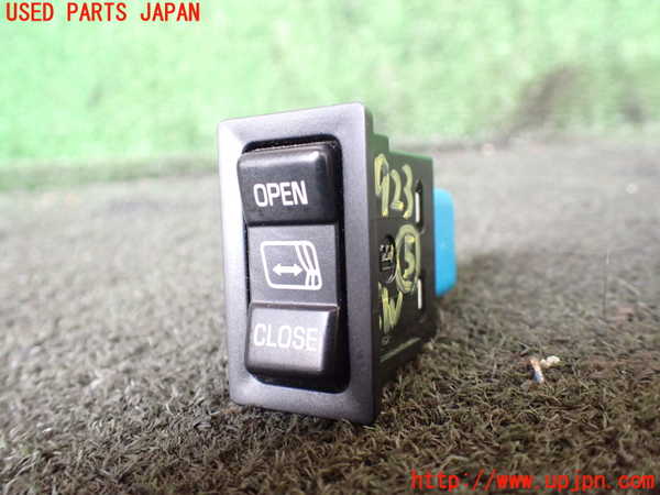 5UPJ-19236310]ハイエースワゴン100系(KZH100G)スイッチ5 (ドアカーテン開閉) 中古_m0001.jpg