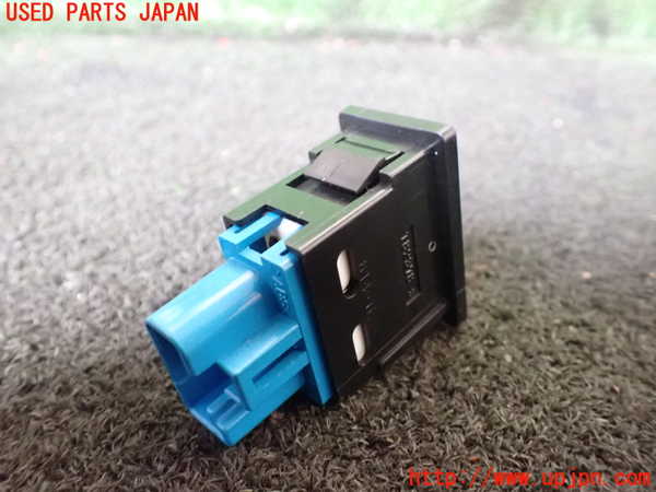 5UPJ-19236310]ハイエースワゴン100系(KZH100G)スイッチ5 (ドアカーテン開閉) 中古_m0002.jpg