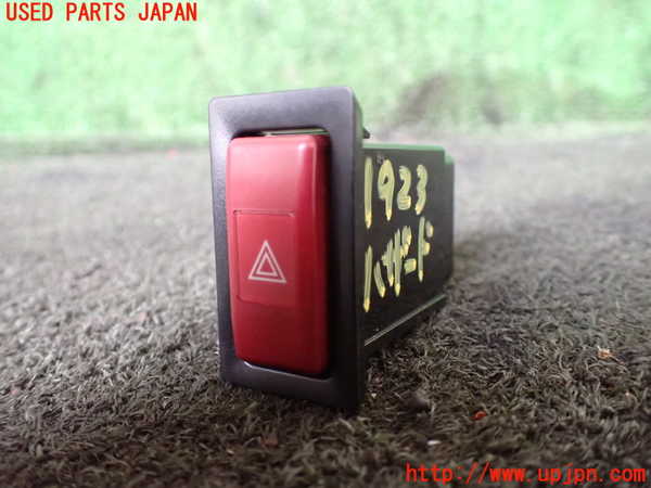 5UPJ-19236290]ハイエースワゴン100系(KZH100G)ハザードスイッチ 中古_m0001.jpg