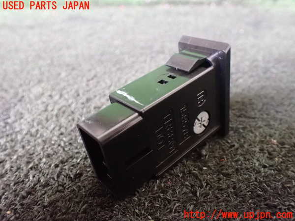 5UPJ-19236290]ハイエースワゴン100系(KZH100G)ハザードスイッチ 中古_m0002.jpg