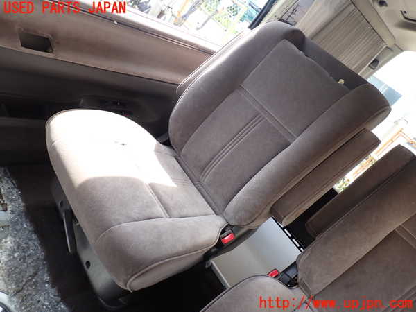 5UPJ-19237145]ハイエースワゴン100系(KZH100G)右2列目シート 中古_m0001.jpg
