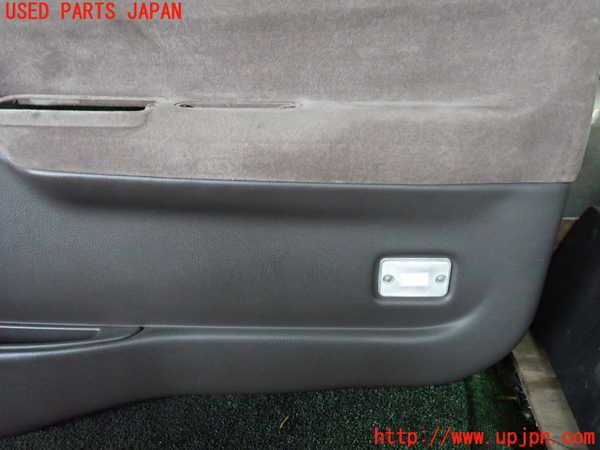 5UPJ-19231234]ハイエースワゴン100系(KZH100G)右前ドア内張り 中古_m0003.jpg