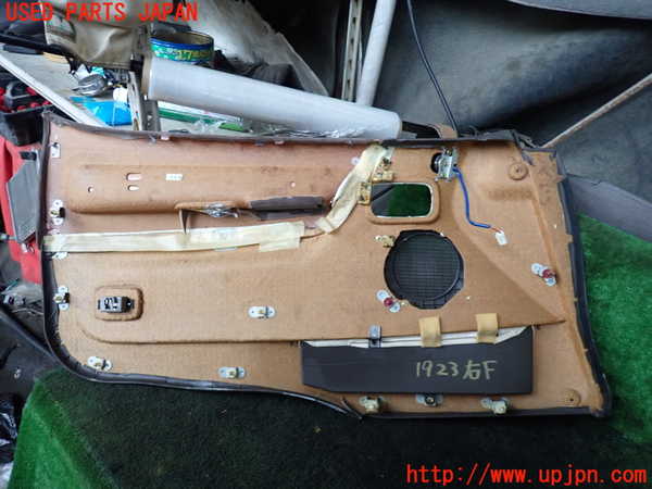 5UPJ-19231234]ハイエースワゴン100系(KZH100G)右前ドア内張り 中古_m0004.jpg