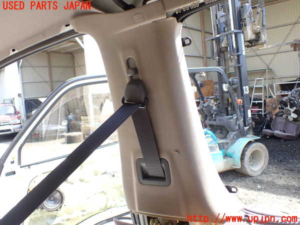 5UPJ-19237665]ハイエースワゴン100系(KZH100G)右センターピラートリム 中古_m0001.jpg