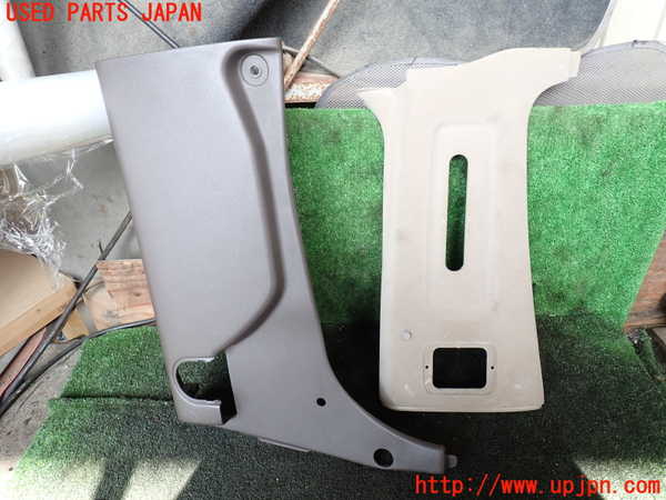 5UPJ-19237670]ハイエースワゴン100系(KZH100G)左センターピラートリム 中古_m0001.jpg
