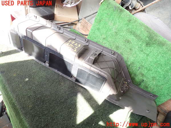 5UPJ-19237740]ハイエースワゴン100系(KZH100G)スカッフプレート 中古_m0003.jpg