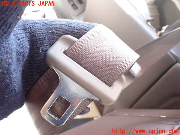 5UPJ-19237155]ハイエースワゴン100系(KZH100G)右2列目シートベルト 中古_m0001.jpg