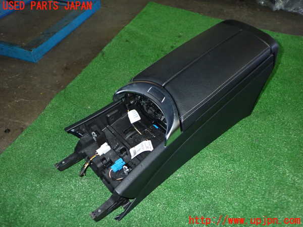 5UPJ-19247540]ベンツ C220 d(205004 W205)センターコンソール 中古_m0001.jpg
