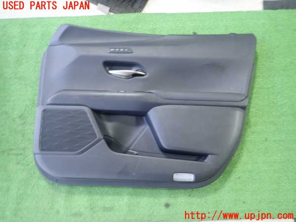 5UPJ-19251234]レクサス・UX250h(MZAH10)右前ドア内張り 中古_m0001.jpg