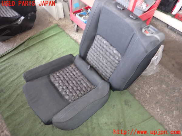 5UPJ-19277435]アルファロメオ・147 GTA(937AXL)左リアシート 中古_m0001.jpg