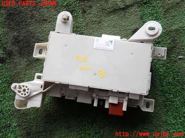 5UPJ-19286743]セルシオ(UCF30)後期 ヒューズボックス3 中古_m0002.jpg