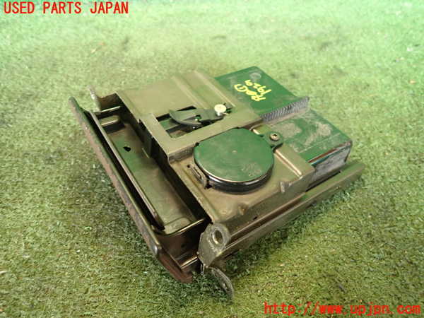 5UPJ-19297821]ソアラ(GZ20)灰皿1 中古_m0001.jpg