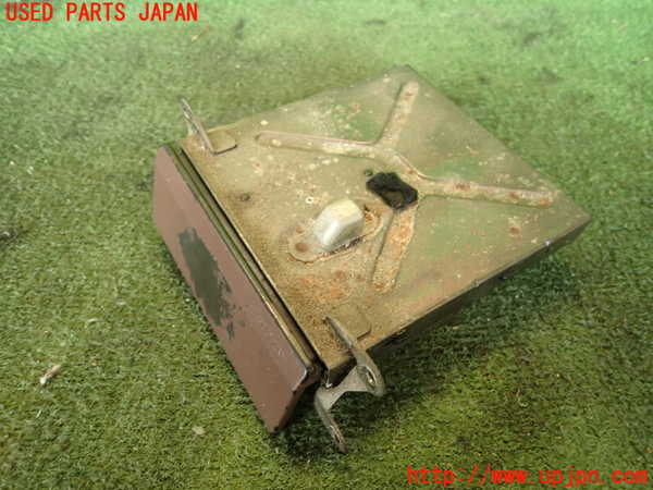 5UPJ-19297821]ソアラ(GZ20)灰皿1 中古_m0002.jpg