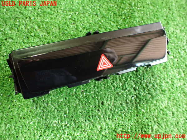 2UPJ-19326290]アウディ・Q4 スポーツバック e-tron(FZEBJ)ハザードスイッチ 中古_m0001.jpg