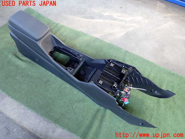 2UPJ-19327540]アウディ・Q4 スポーツバック e-tron(FZEBJ)センターコンソール 中古_m0001.jpg