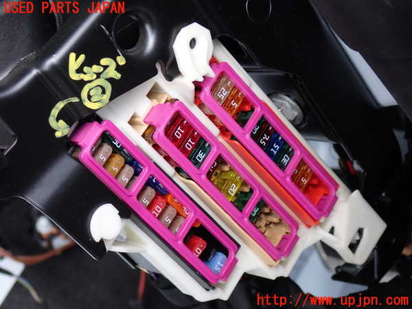 2UPJ-19336742]アウディ・A7 スポーツバック(4GCGWC)ヒューズボックス2 中古_m0001.jpg