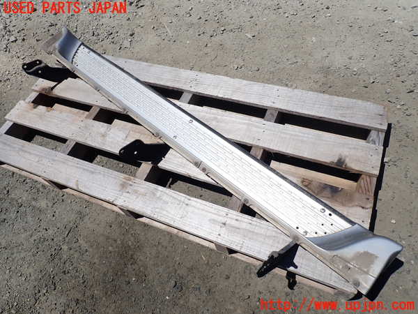 5UPJ-19341390]ハイラックスサーフ(RZN185W)右サイドステップ 中古_m0001.jpg