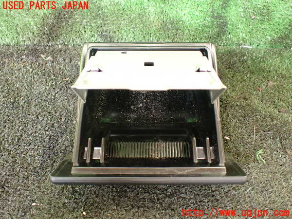 5UPJ-19347821]ハイラックスサーフ(RZN185W)灰皿1 中古_m0002.jpg