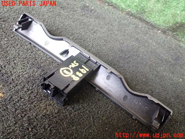 5UPJ-19386308]ポルシェ・ケイマン 987c型(98720)スイッチ3 (ドアロック) 中古_m0002.jpg