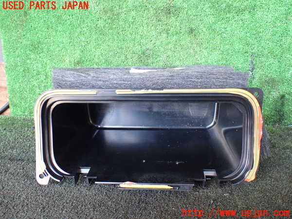 5UPJ-19387842]ポルシェ・ケイマン 987c型(98720)小物入れ2 中古_m0001.jpg
