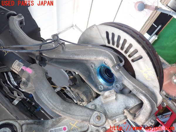 2UPJ-19394295]ジャガー・Fペース(DC2NA)左フロントナックルハブ 中古_m0001.jpg