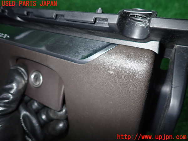 2UPJ-19397516]ジャガー・Fペース(DC2NA)グローブボックス1 中古_m0002.jpg