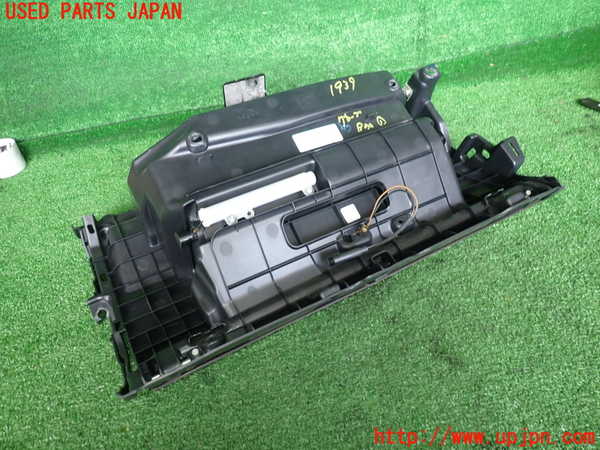 2UPJ-19397516]ジャガー・Fペース(DC2NA)グローブボックス1 中古_m0004.jpg