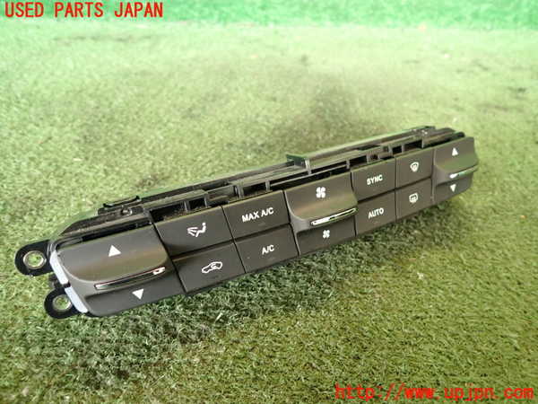 2UPJ-19406066]マセラティ・ギブリ M157(MG30C)エアコンスイッチ1 中古_m0001.jpg