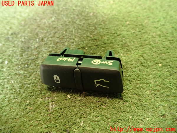 2UPJ-19406311]マセラティ・ギブリ M157(MG30C)スイッチ6(トランク ロック) 中古_m0001.jpg