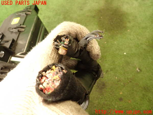 2UPJ-19406741]マセラティ・ギブリ M157(MG30C)ヒューズボックス1 中古_m0004.jpg