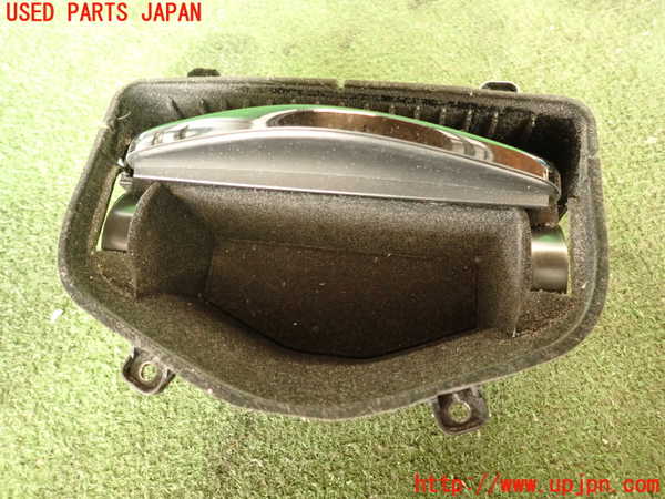 2UPJ-19407841]マセラティ・ギブリ M157(MG30C)小物入れ1 中古_m0003.jpg
