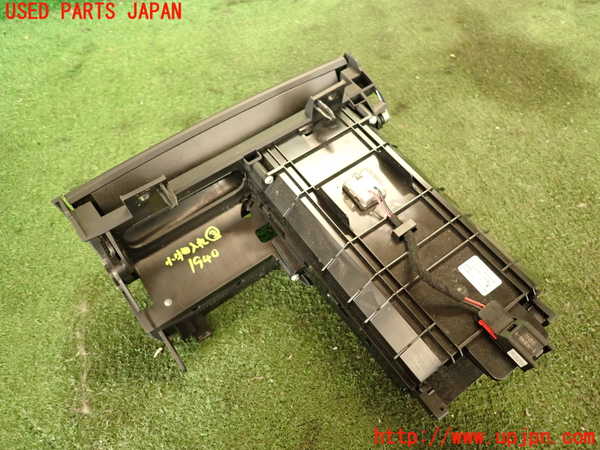 2UPJ-19407843]マセラティ・ギブリ M157(MG30C)小物入れ3 中古_m0002.jpg